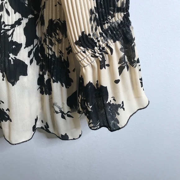 Women's Pleated Black and Beige Polyester Floral Blouse Large - Picture 6 of 12